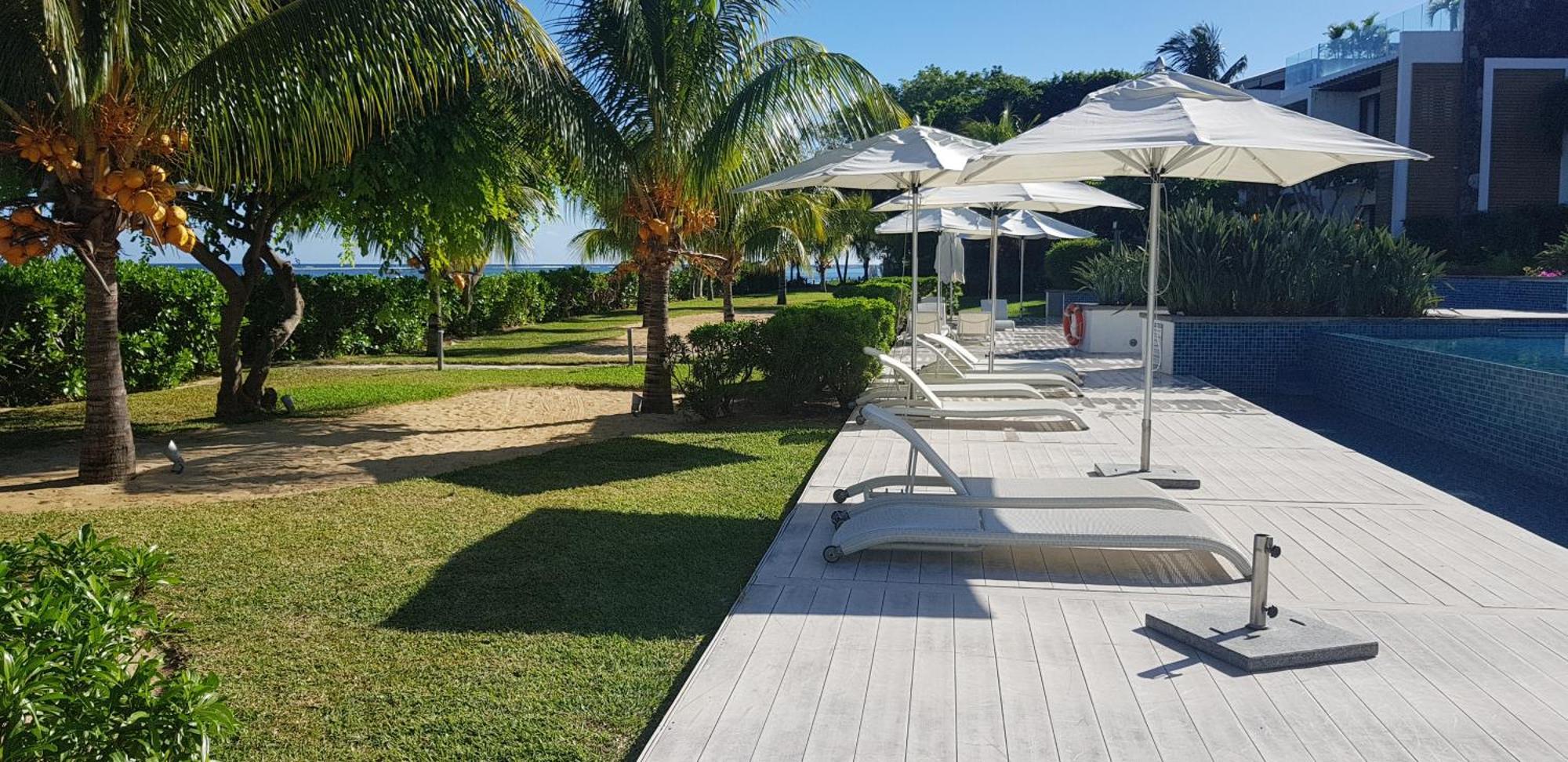 Cap Ouest Luxury Beachfront Flic-en-Flacq Exteriör bild