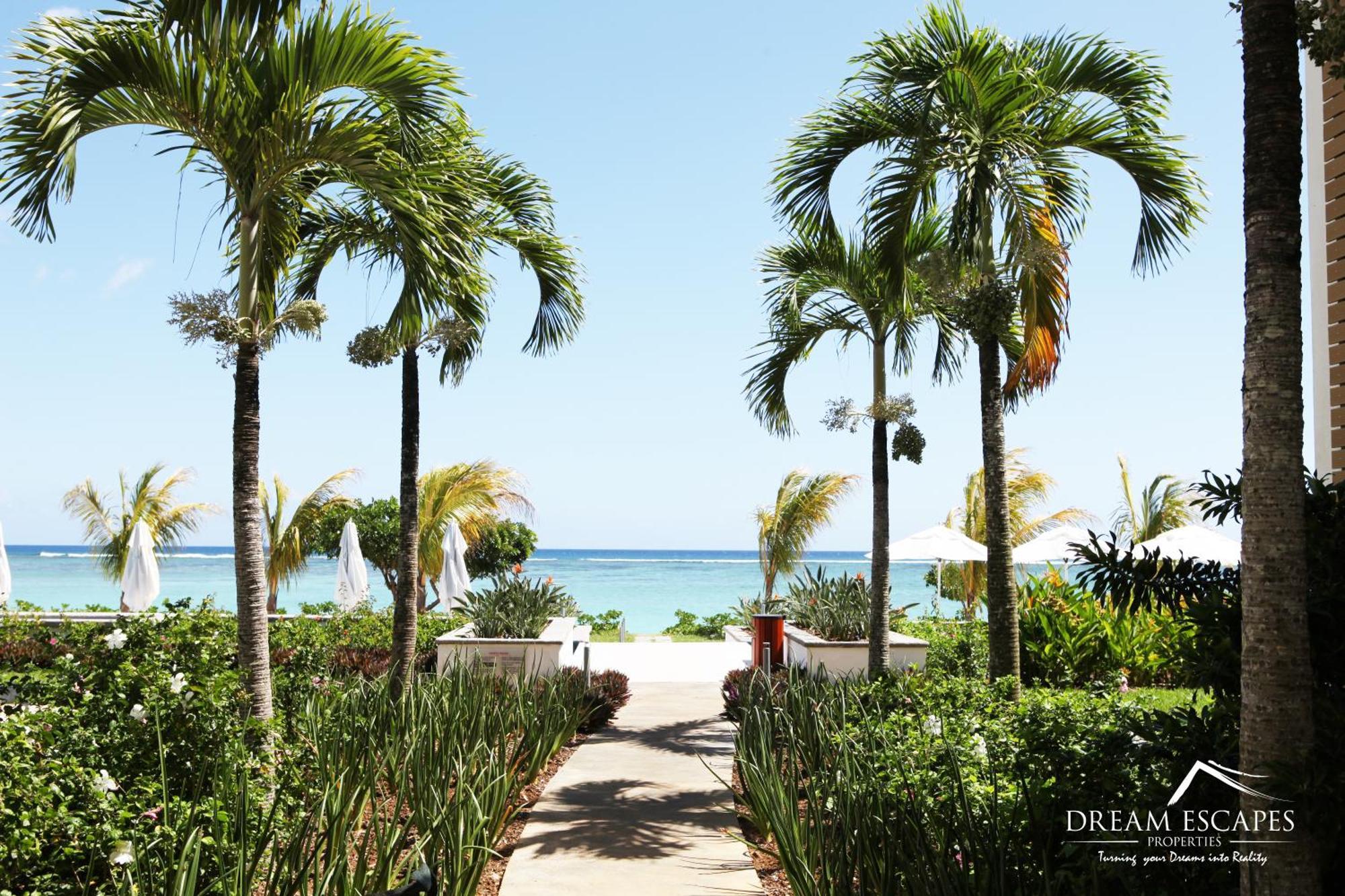 Cap Ouest Luxury Beachfront Flic-en-Flacq Exteriör bild